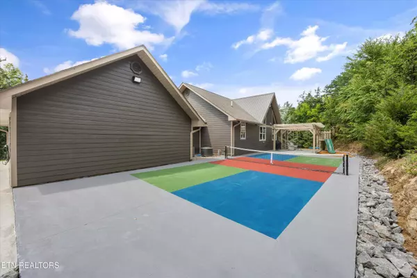 1823 Alvins Ridge DR, Sevierville, TN 37876