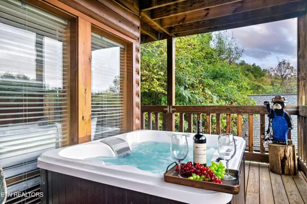 418 Hideaway Ridge CIR, Sevierville, TN 37862