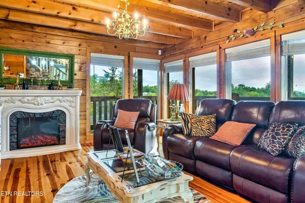 418 Hideaway Ridge CIR, Sevierville, TN 37862