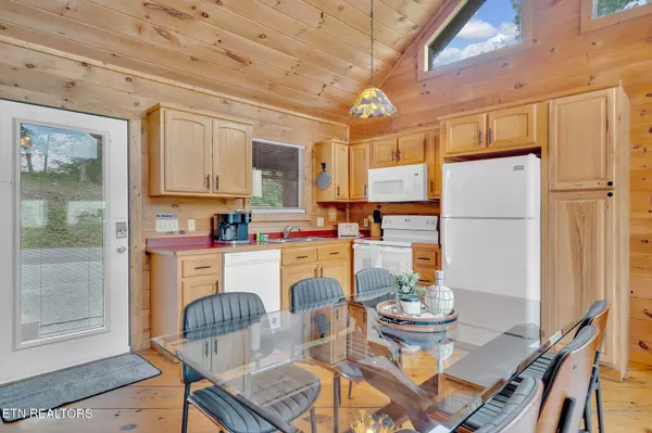 2868 Pine Haven DR, Sevierville, TN 37862