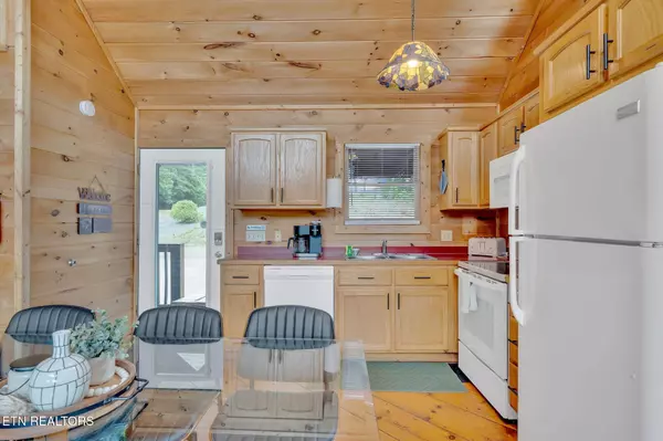 2868 Pine Haven DR, Sevierville, TN 37862