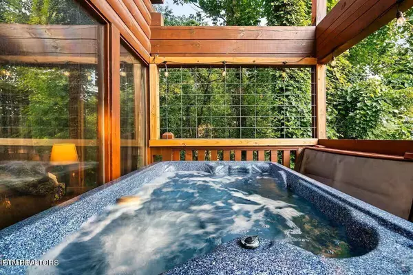 529 Hideaway Ridge CIR, Sevierville, TN 37862