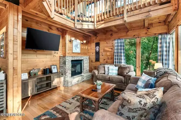 529 Hideaway Ridge CIR, Sevierville, TN 37862