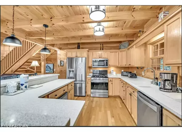 4049 Rountop DR, Sevierville, TN 37862