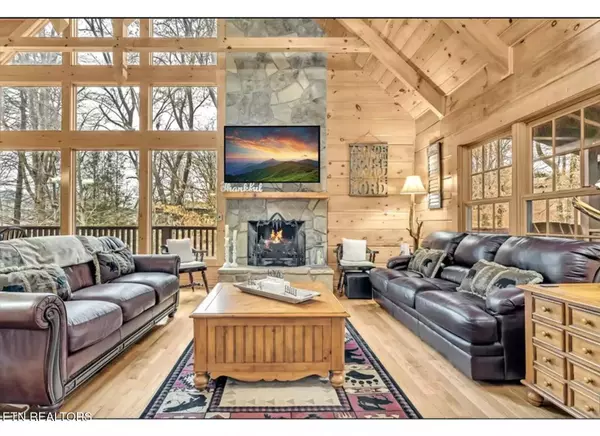 4049 Rountop DR, Sevierville, TN 37862