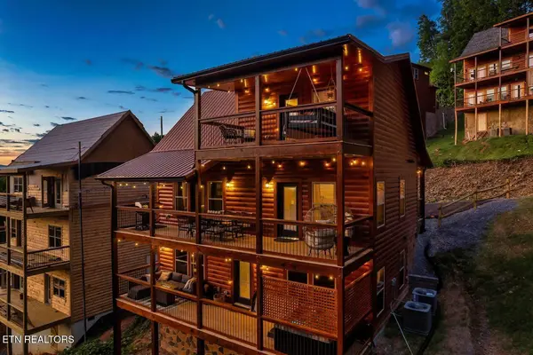 3284 Pine Peak WAY, Sevierville, TN 37862