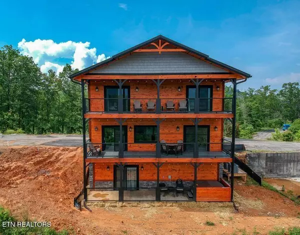 962 Cottage Gardens WAY, Gatlinburg, TN 37738