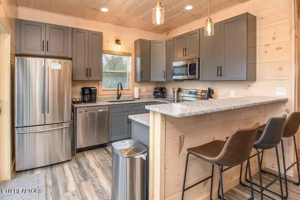 962 Cottage Gardens WAY, Gatlinburg, TN 37738