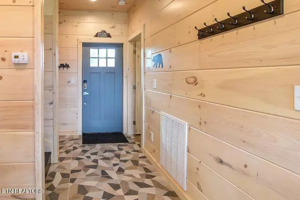 962 Cottage Gardens WAY, Gatlinburg, TN 37738