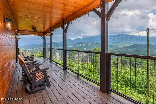 962 Cottage Gardens WAY, Gatlinburg, TN 37738