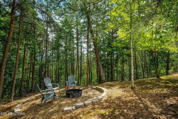 867 Lloyd Huskey Rd, Sevierville, TN 37863