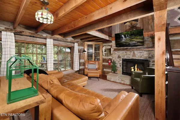 867 Lloyd Huskey Rd, Sevierville, TN 37863