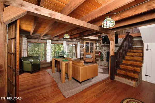 867 Lloyd Huskey Rd, Sevierville, TN 37863