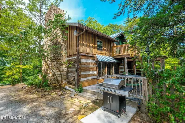 867 Lloyd Huskey Rd, Sevierville, TN 37863