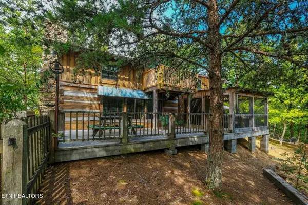 867 Lloyd Huskey Rd, Sevierville, TN 37863