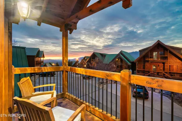 1255 Bear Cub WAY, Gatlinburg, TN 37738