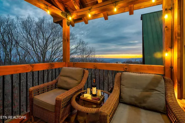 1255 Bear Cub WAY, Gatlinburg, TN 37738