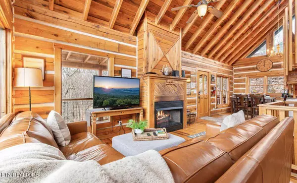 1815 Silver Poplar LN, Sevierville, TN 37876