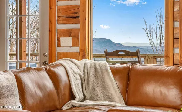 1815 Silver Poplar LN, Sevierville, TN 37876