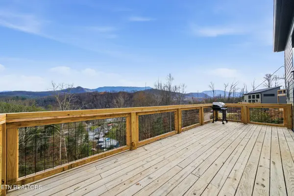 650 Ridge Top LOOP, Gatlinburg, TN 37738