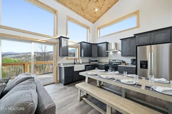 644 Ridge Top LOOP, Gatlinburg, TN 37738