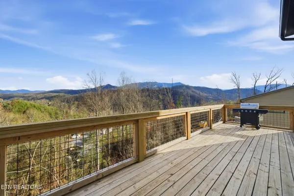 644 Ridge Top LOOP, Gatlinburg, TN 37738