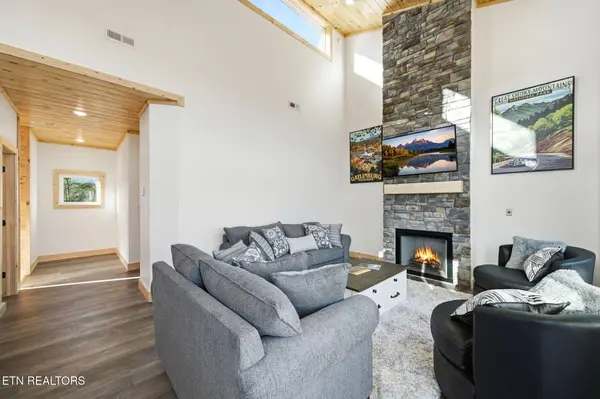 644 Ridge Top LOOP, Gatlinburg, TN 37738