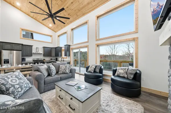 638 Ridge Top LOOP, Gatlinburg, TN 37738