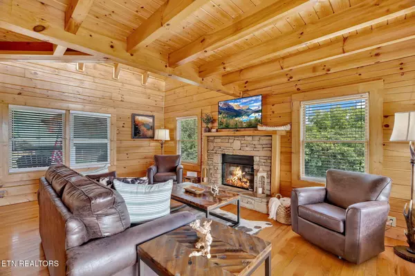 3301 Kestrel WAY, Pigeon Forge, TN 37863