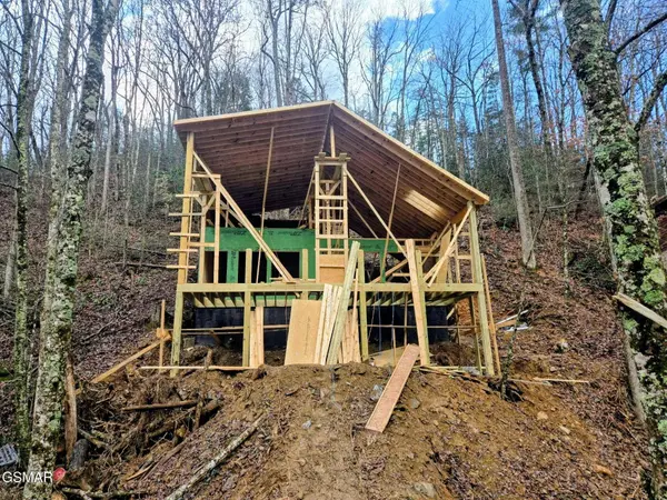 1424 School House Gap RD, Sevierville, TN 37876