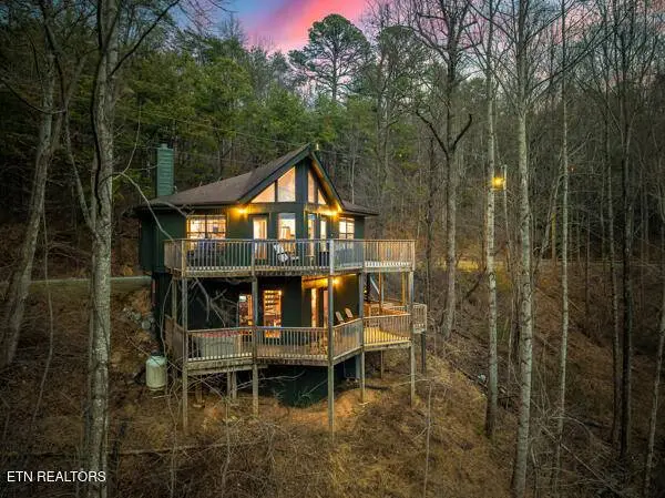 720 Octagon DR, Gatlinburg, TN 37738