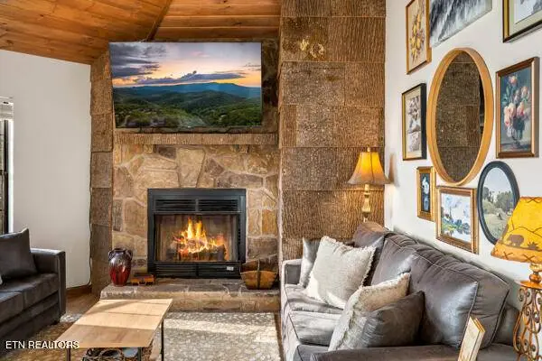 720 Octagon DR, Gatlinburg, TN 37738