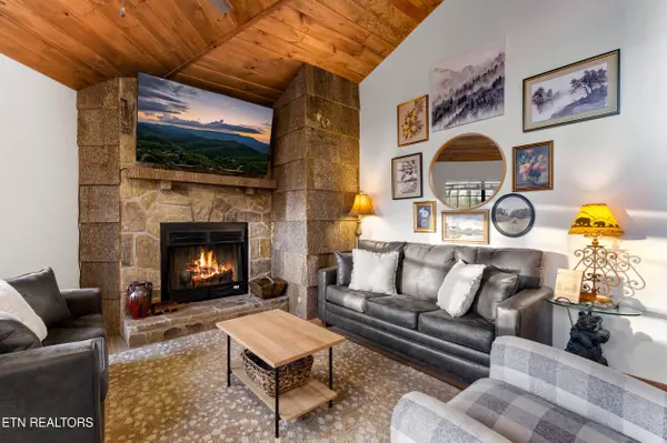 720 Octagon DR, Gatlinburg, TN 37738