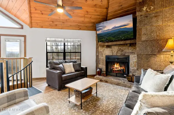 720 Octagon DR, Gatlinburg, TN 37738