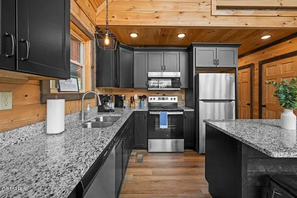 2304 Wingspan DR, Sevierville, TN 37876