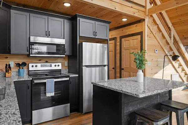 2304 Wingspan DR, Sevierville, TN 37876