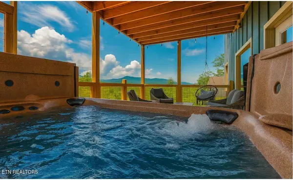 3321 Grouse Ridge LN, Sevierville, TN 37862