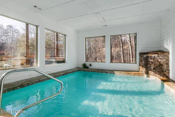 2110 Elk Pass LN, Sevierville, TN 37876