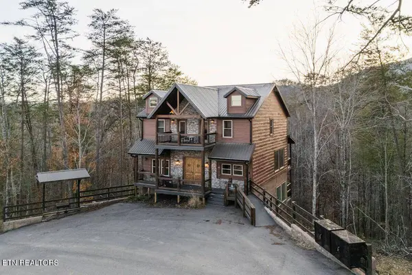 2110 Elk Pass LN, Sevierville, TN 37876