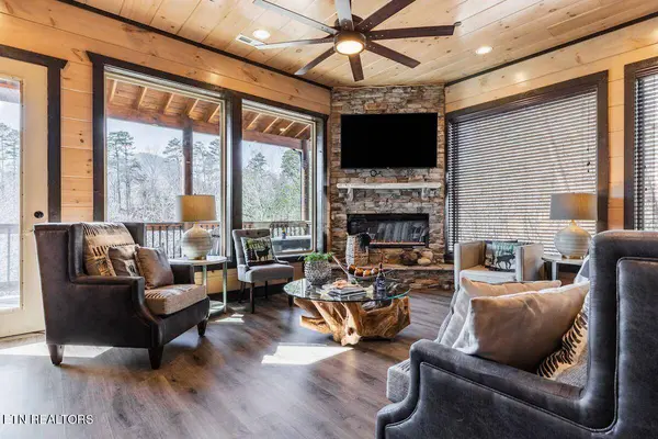2110 Elk Pass LN, Sevierville, TN 37876
