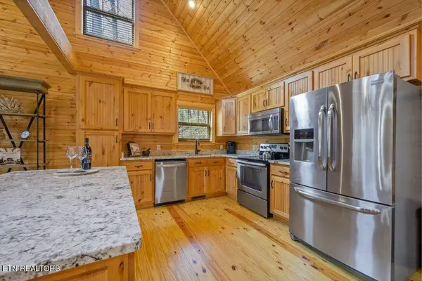 1218 Baden DR, Gatlinburg, TN 37738