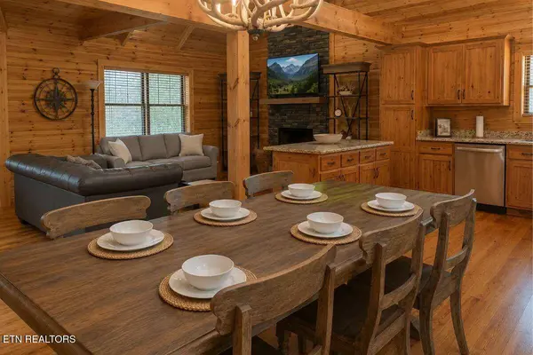 1218 Baden DR, Gatlinburg, TN 37738