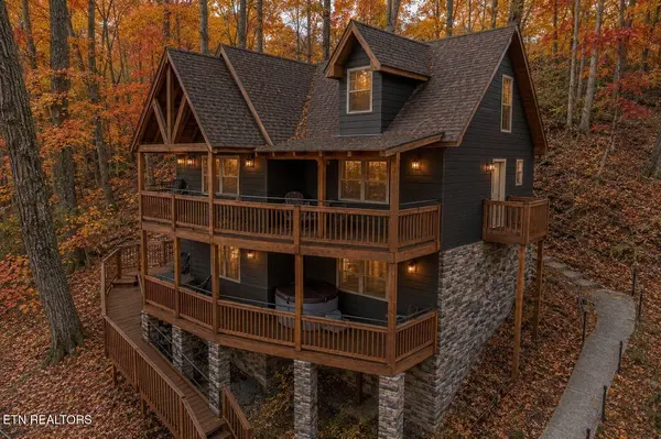 1218 Baden DR, Gatlinburg, TN 37738