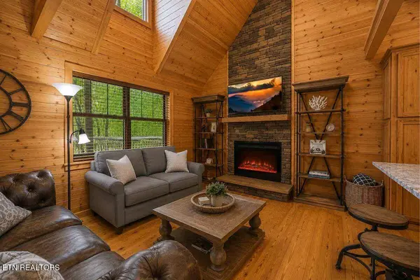 1218 Baden DR, Gatlinburg, TN 37738