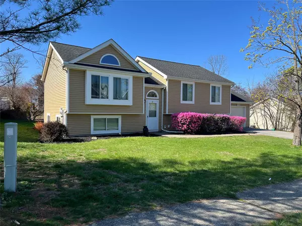 13 Iris CIR, Beacon, NY 12508