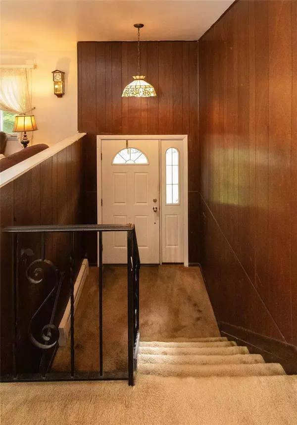 3042 Gomer ST, Yorktown Heights, NY 10598