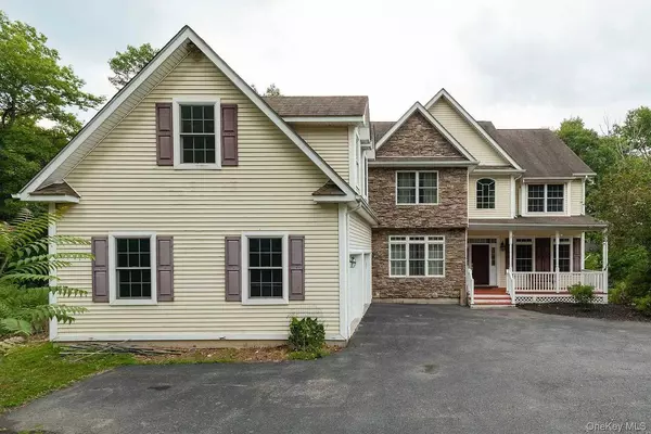 153 Shagbark LN, Hopewell Junction, NY 12533