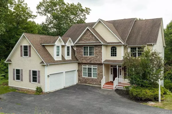 153 Shagbark LN, Hopewell Junction, NY 12533