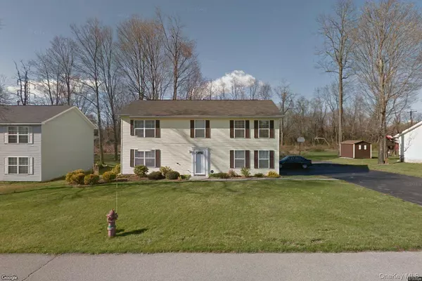 19 Hawk LN, Poughkeepsie, NY 12601