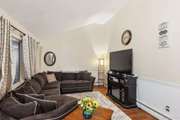 6 Liss RD, Wappingers Falls, NY 12590